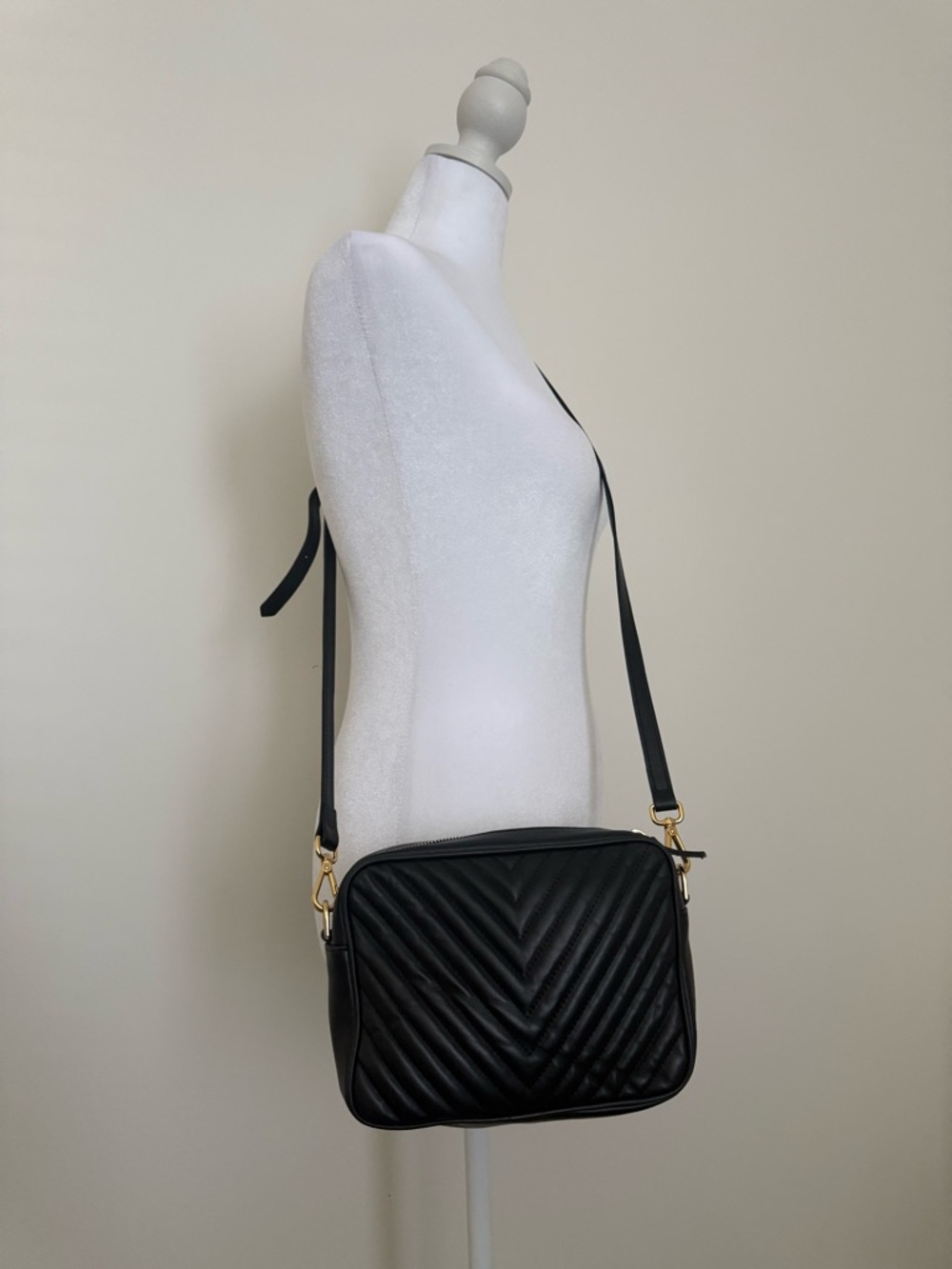 Quince Italian leather quilted Crossbody EUC black